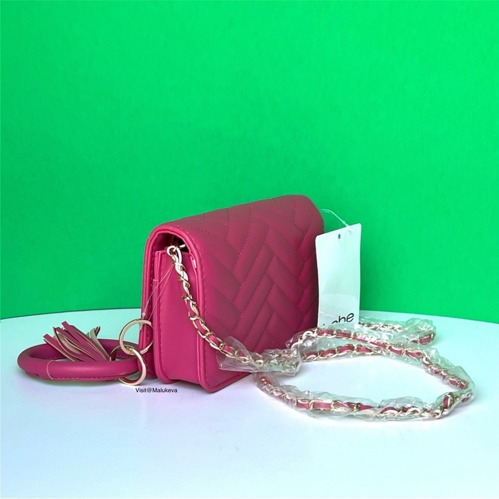 NWT Bebe Pink Crossbody Quilted Purse with Gold Tone Chain Strap and Wristlet - Picture 3 of 9